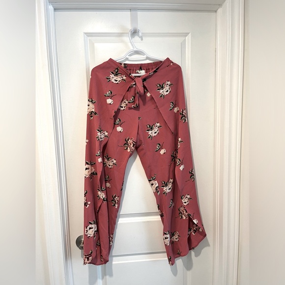 Pink flowy pants with flowers - Picture 1 of 2